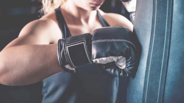 نادي ملاكمة في أبوظبي للنساء - أفضل 3 أماكن للتدريب