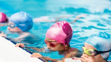 أفضل 3 مراكز لتعليم السباحة للأطفال في عجمان