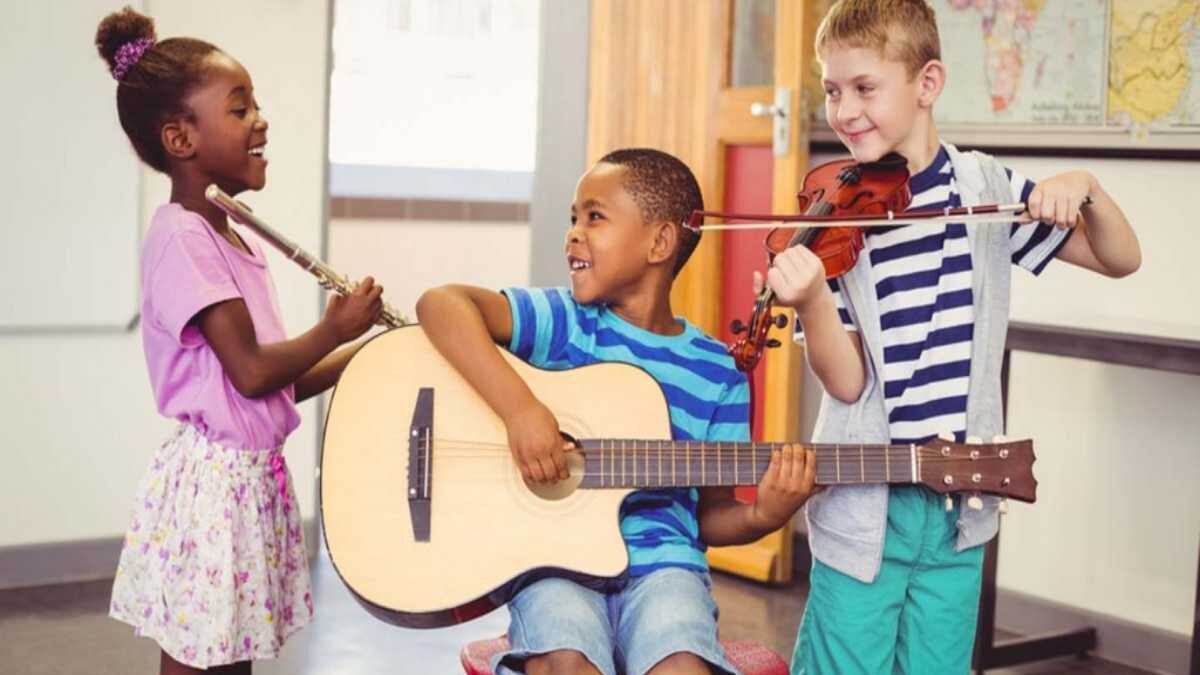 أفضل 4 اماكن تعليم الجيتار في دبي